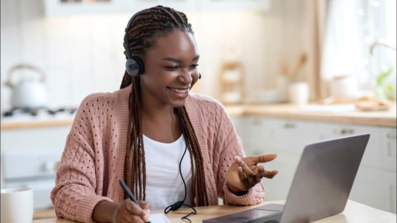 Deelnemers tijdens een interactieve webinar over budgetbeheer